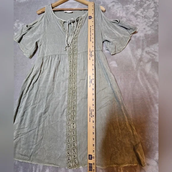 Altard State Woman's Cold Shoulder‎ Dress Size S Embroidered Design With Ribbon. - Picture 4 of 12